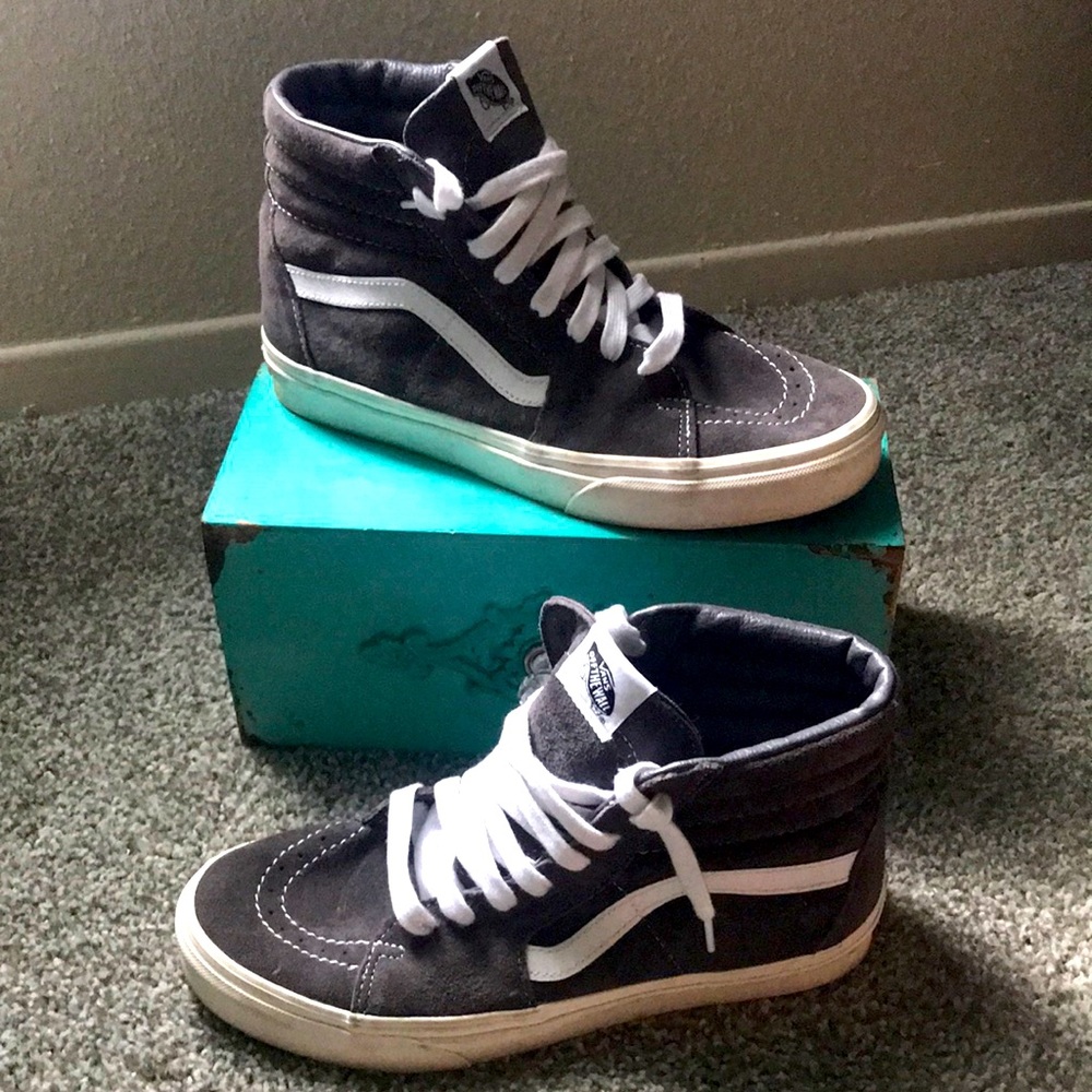 Vans high-top SK8-hi. Men’s size 8.5/Women’s size 10